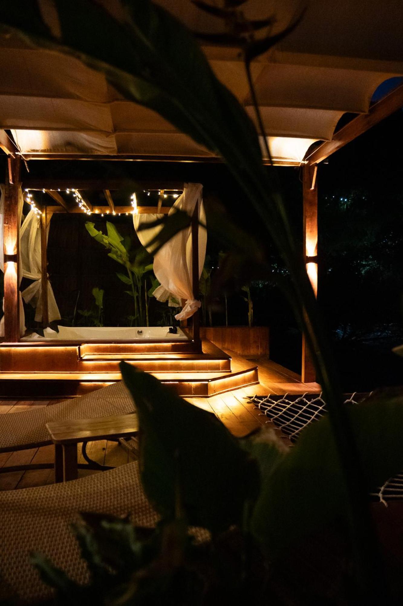 Beachfront Luxury Dome Villas - Gamat Bay Resort Nusa Penida Extérieur photo