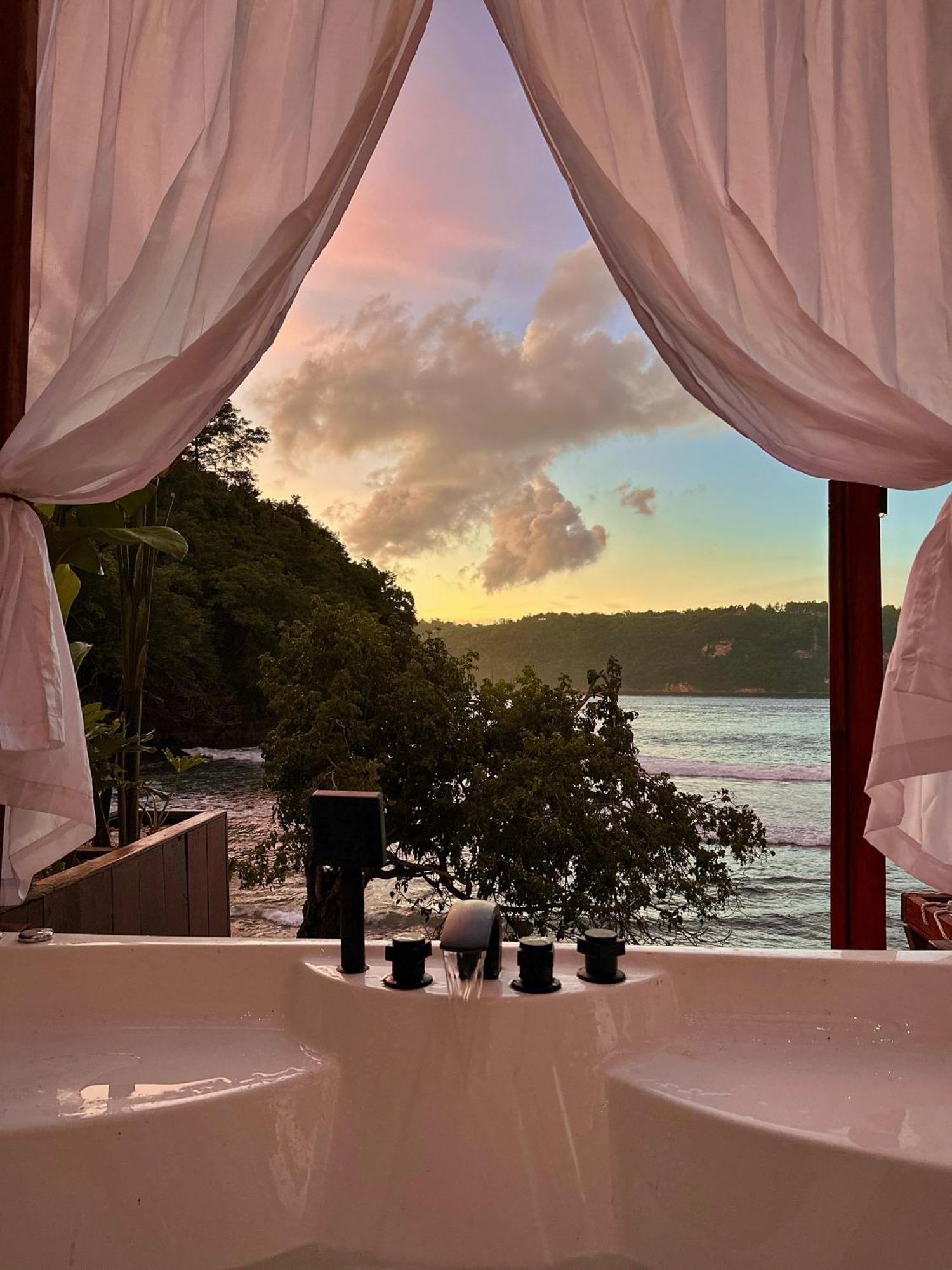 Beachfront Luxury Dome Villas - Gamat Bay Resort Nusa Penida Extérieur photo