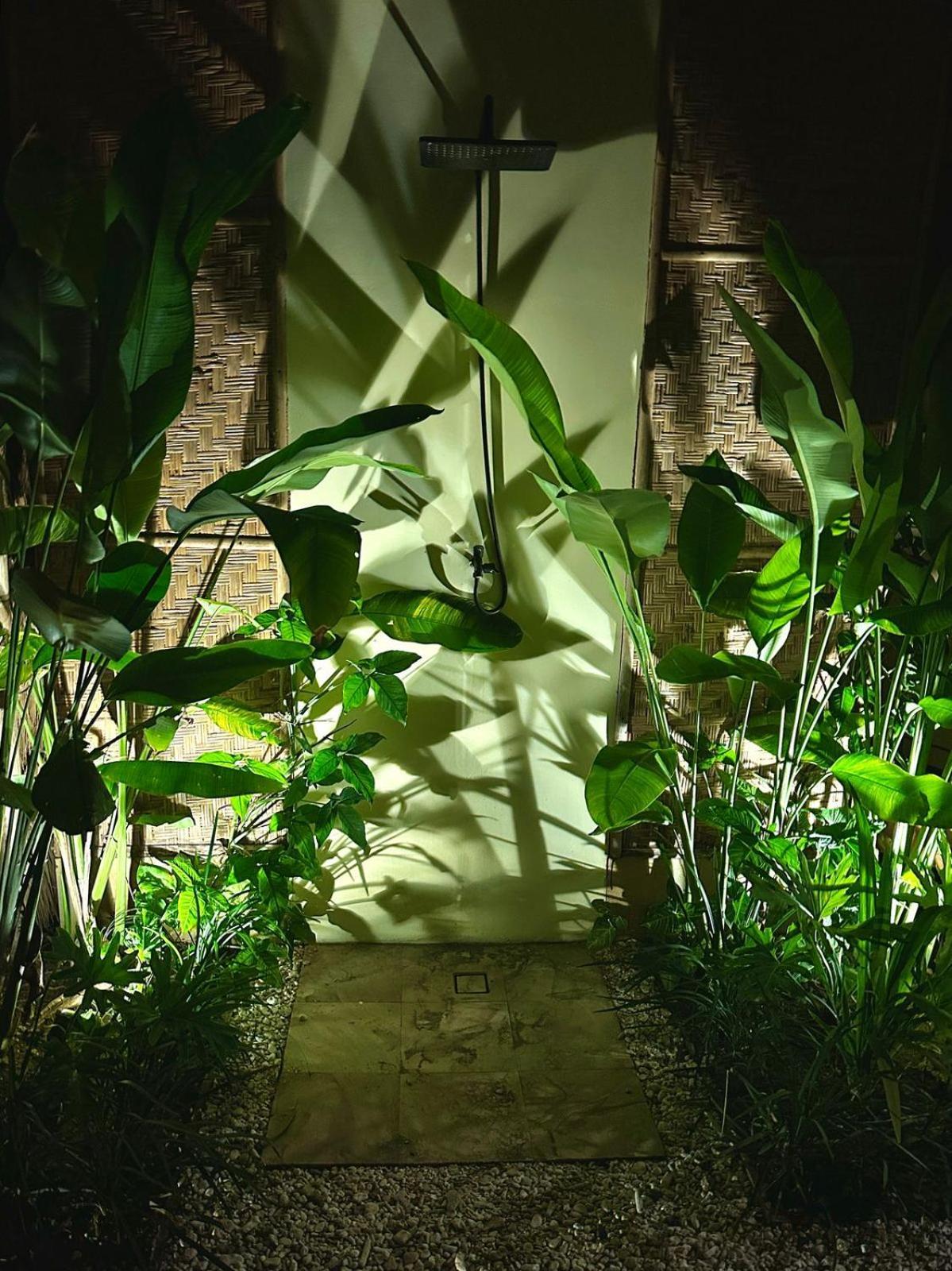 Beachfront Luxury Dome Villas - Gamat Bay Resort Nusa Penida Extérieur photo