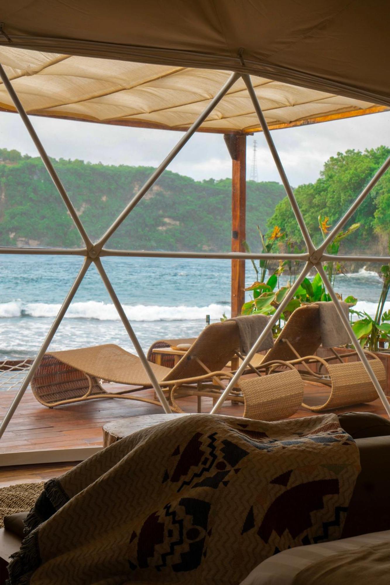 Beachfront Luxury Dome Villas - Gamat Bay Resort Nusa Penida Extérieur photo