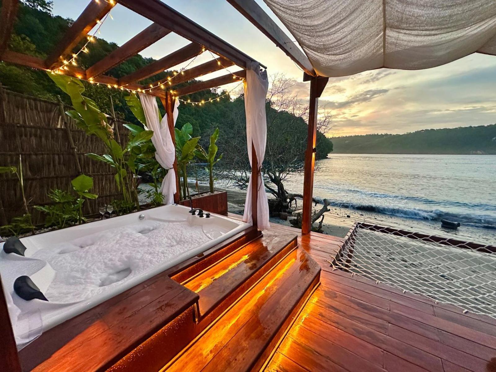 Beachfront Luxury Dome Villas - Gamat Bay Resort Nusa Penida Extérieur photo